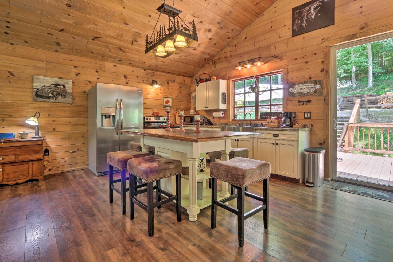Butler Cabin On 19 Acres With Hot Tub And Fire Pit! Exterior photo